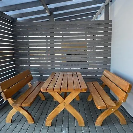 In Gski Mit Terrasse, Garten Und Grill
